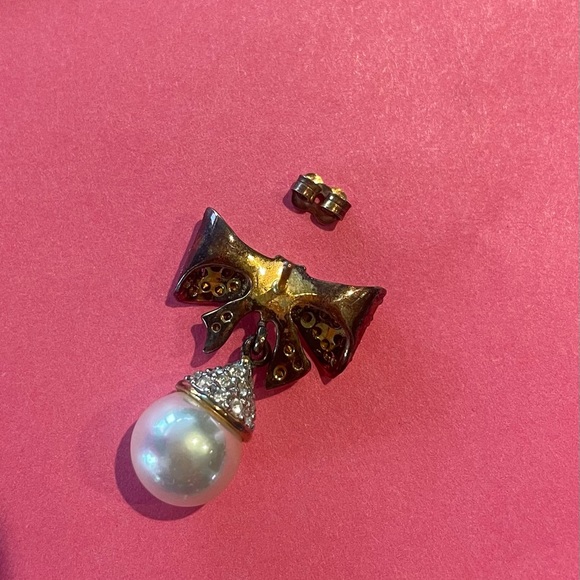 Ylang Ylang Pearl Earrings - Picture 2 of 2